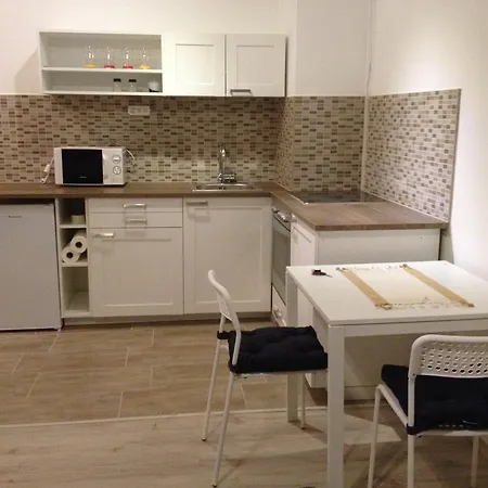 Dozsa Apartman *